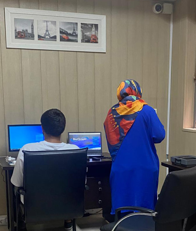 آماده شدن برای جلسه نوروفیدبک نوجوان