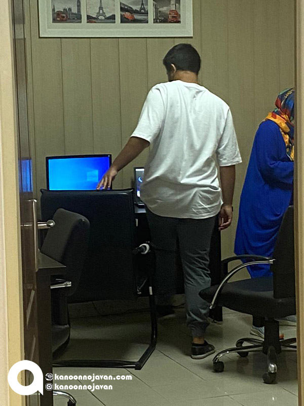 آمادگی پسر نوجوان شانزده ساله برای نوروفیدبک